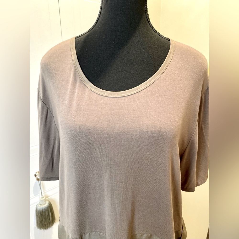 ✅Joe Fresh army  green flowy Tshirt & btm chiffon like fabric w/ vents 💚 - Picture 7 of 9